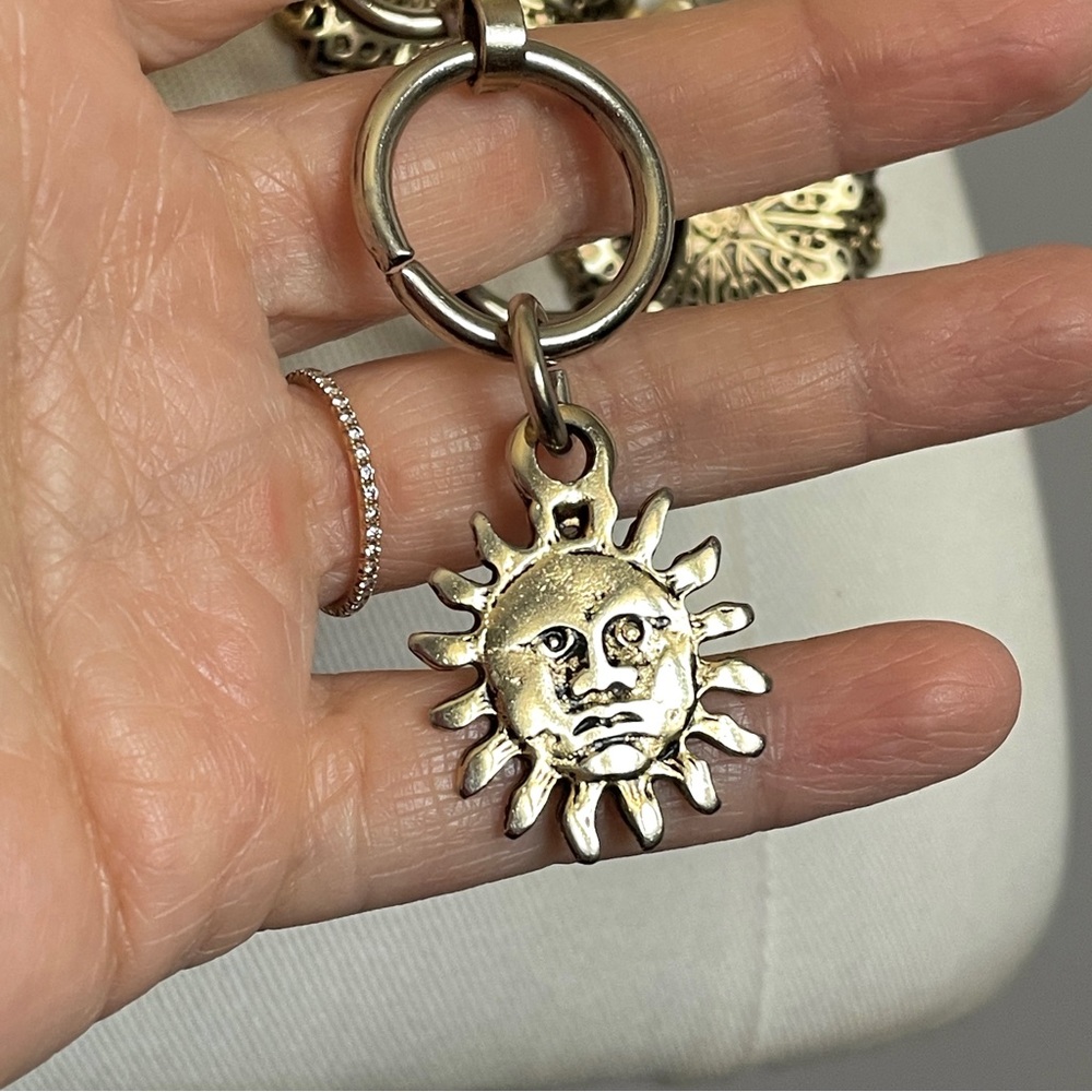Vintage Gold Metal Disc Flower Chain Belt w/ Sun Dangle - O/S - Picture 4 of 8